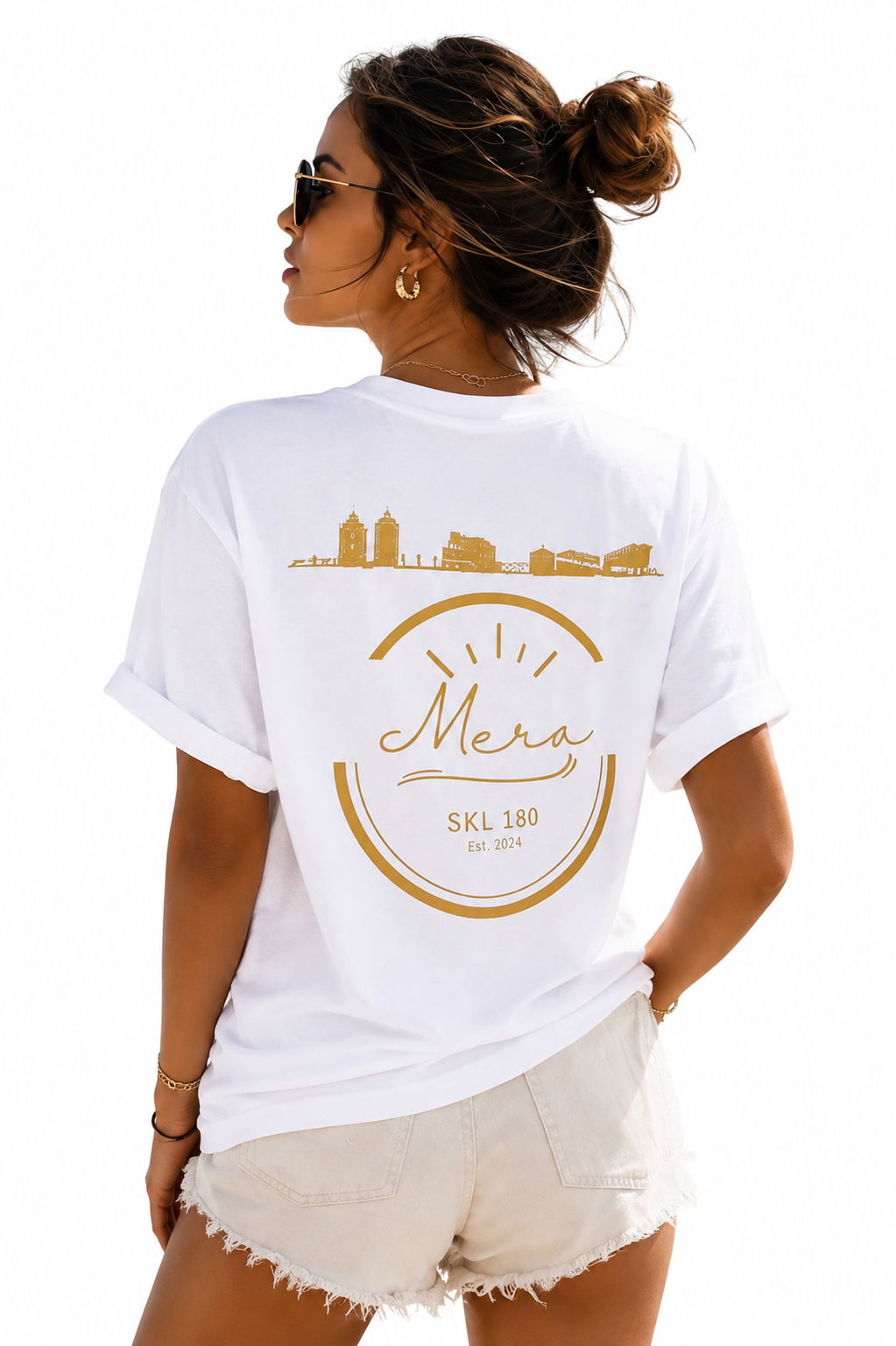 modelo mujer camiseta blanca dorada mera modelo mujer camiseta blanca dorada mera